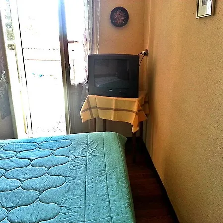 Eden Hotel *